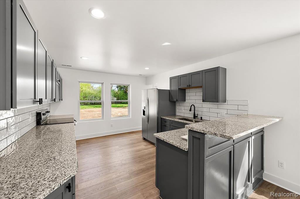 6165 Woodsdale Drive, Grand Blanc, MI 48439 — Photo 11
