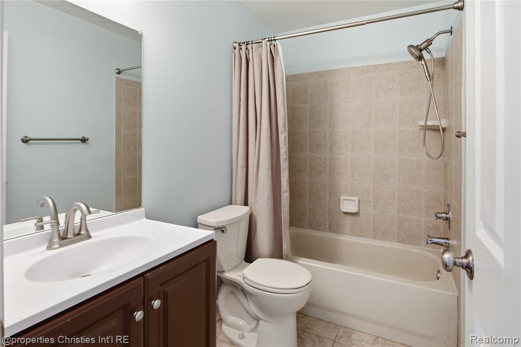 8413 Heywood Circle, Sterling Heights, MI 48312