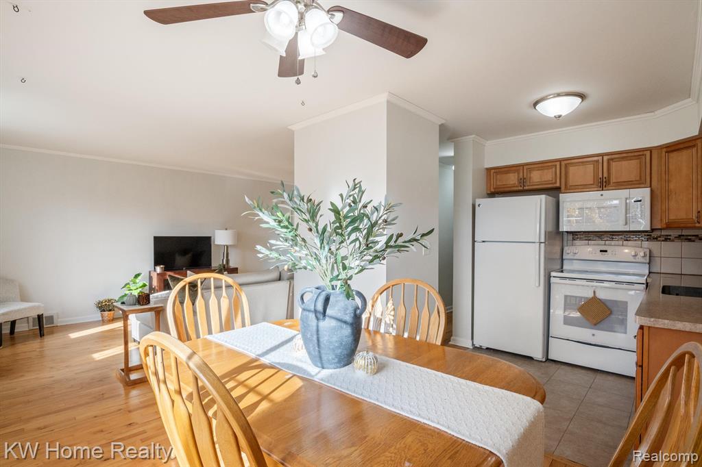 32718 GRAND RIVER Avenue, C28, Farmington, MI 48336 — Photo 10