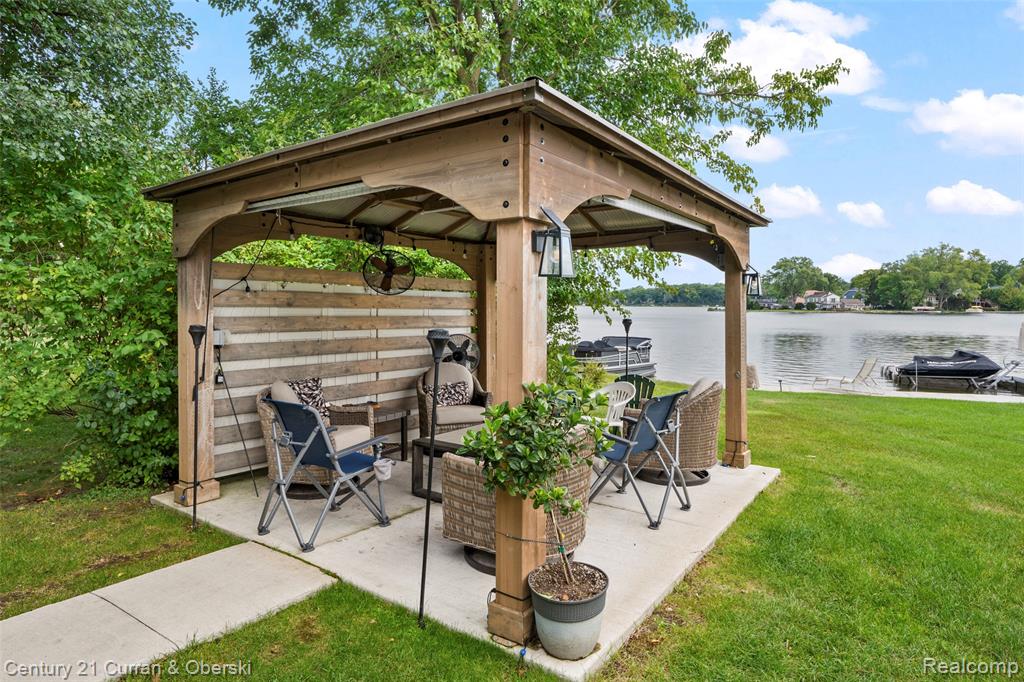4255 Lakewood Drive, Waterford, MI 48329 — Photo 30
