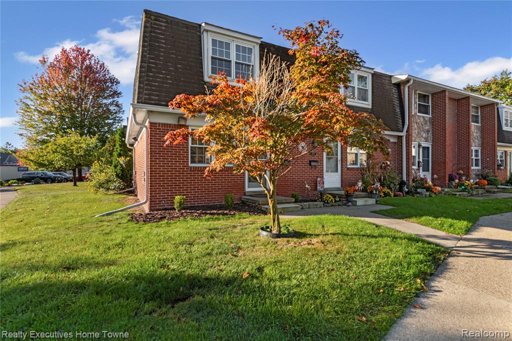 45709 Kensington, Utica, MI 48317 — Photo 2