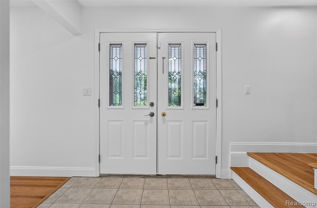 2834 Rossmoor Circle, Bloomfield Hills, MI 48302
