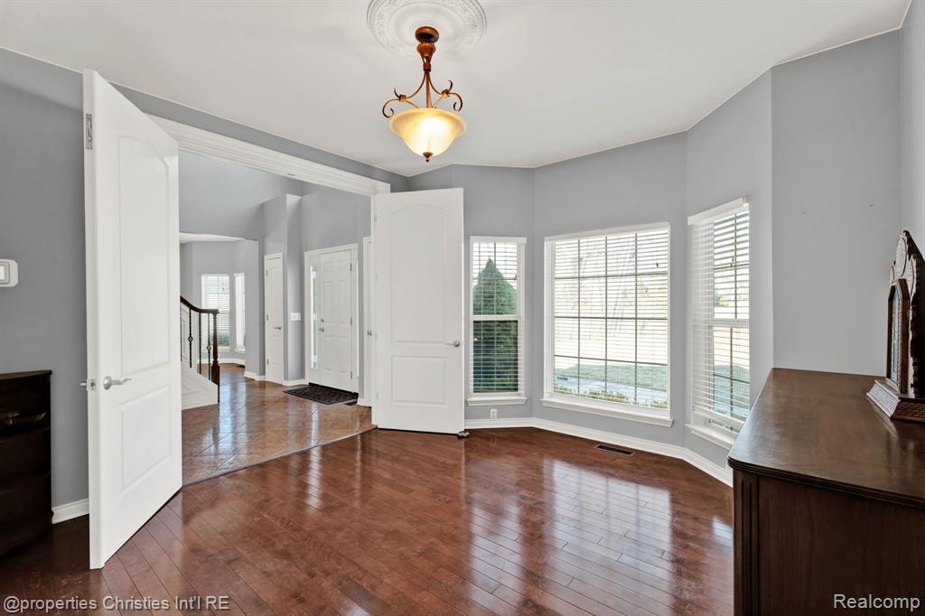 815 AMBERWOOD Street, Auburn Hills, MI 48326 — Photo 5
