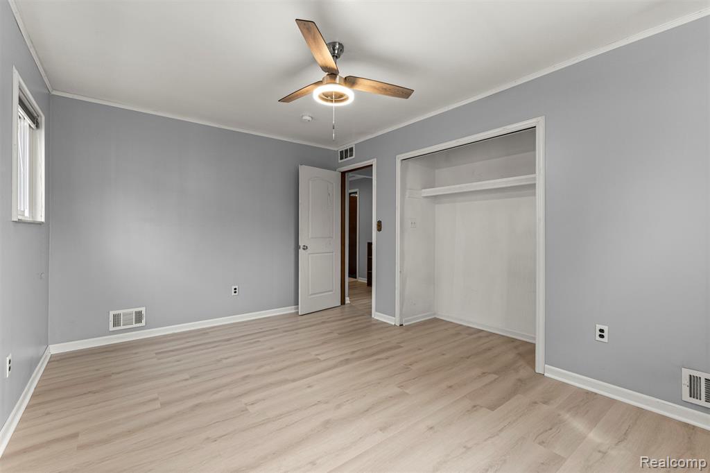 6151 Robindale Avenue, Dearborn Heights, MI 48127 — Photo 20