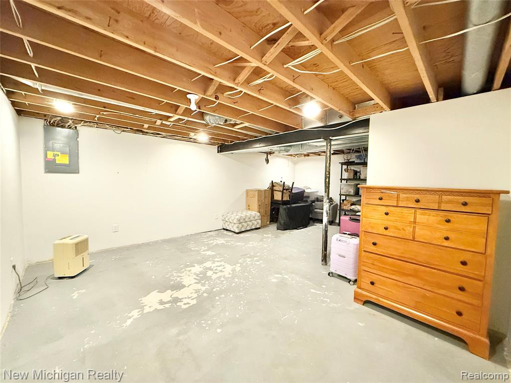 5534 Continental Road, Grand Blanc, MI 48439 — Photo 31