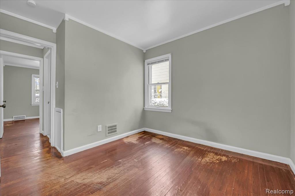 18981 Kenosha Street, Harper Woods, MI 48225 — Photo 14