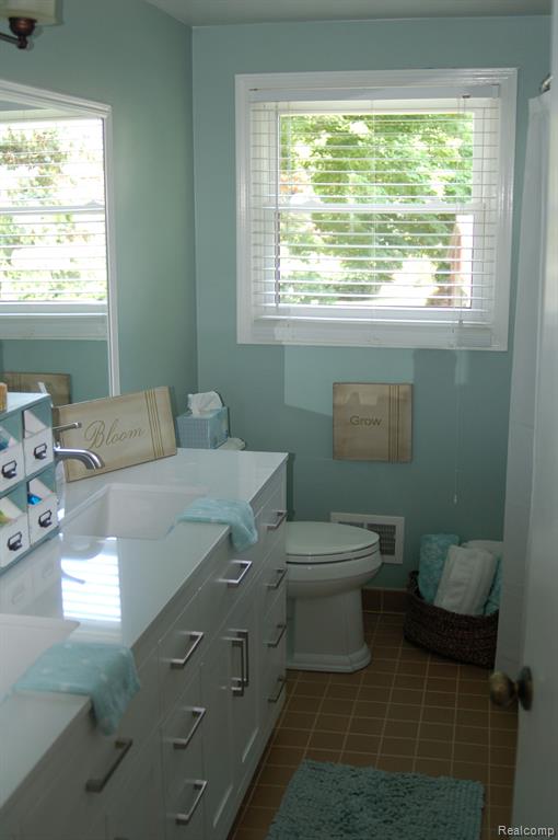 16911 WHITE HAVEN Drive, Northville, MI 48168 — Photo 22