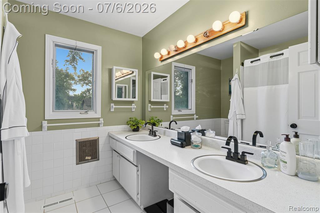 906 E Kearsley Street, Flint, MI 48503 — Photo 22