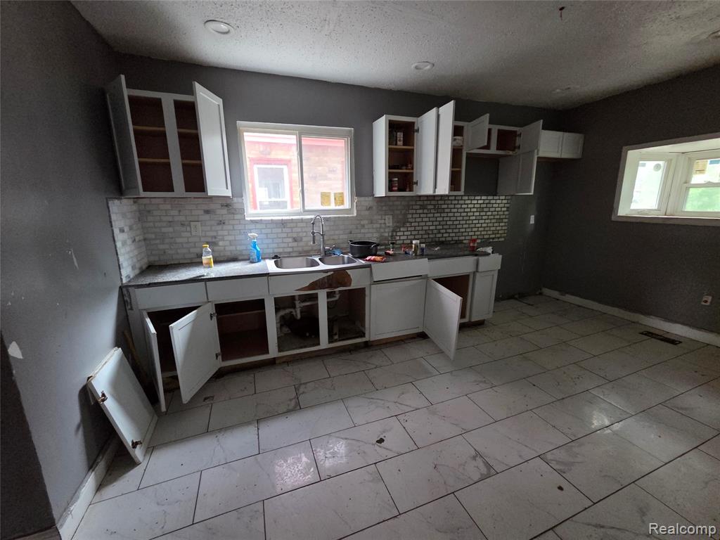16169 Roselawn Street, Detroit, MI 48221 — Photo 9