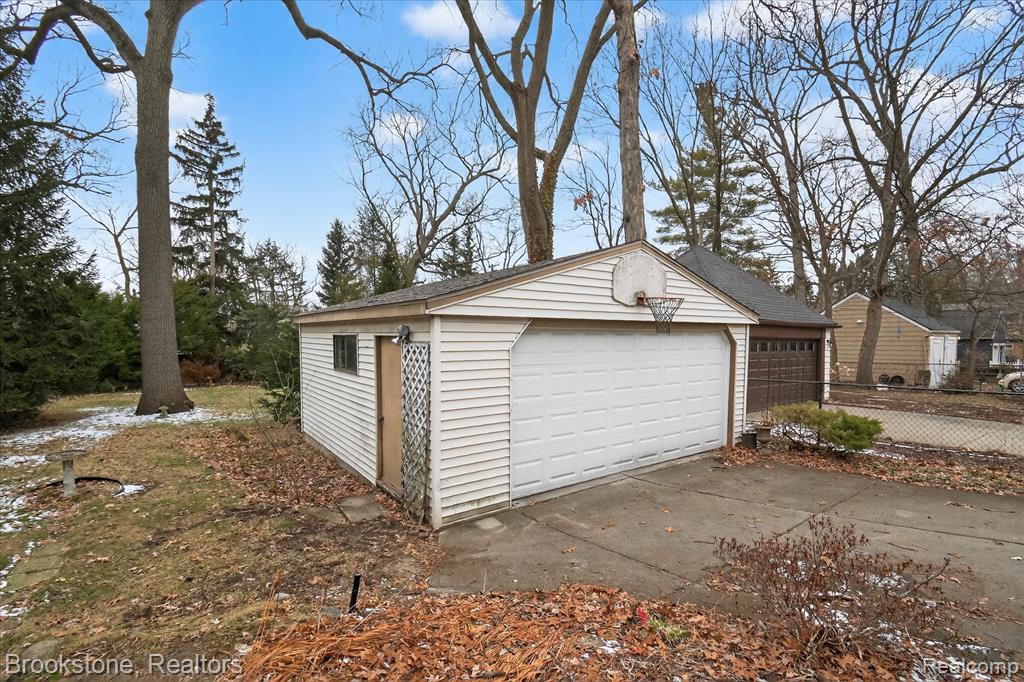 86 OAKDALE Boulevard, Pleasant Ridge, MI — Photo 32