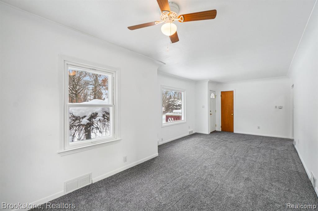 5729 Graves Street, Waterford, MI 48327 — Photo 3