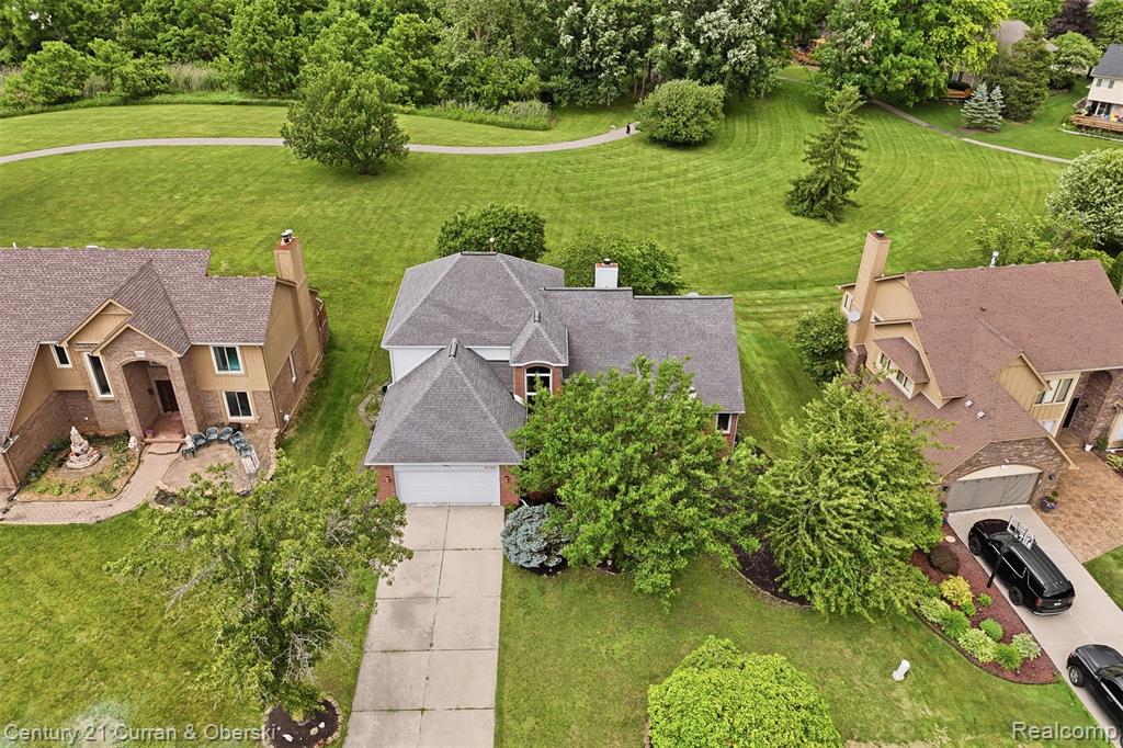 30785 Mystic Forest Drive, Farmington, MI 48331 — Photo 2