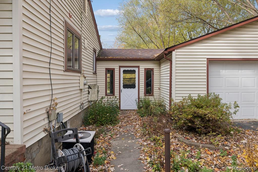 4466 S Center Road, Burton, MI 48519 — Photo 5
