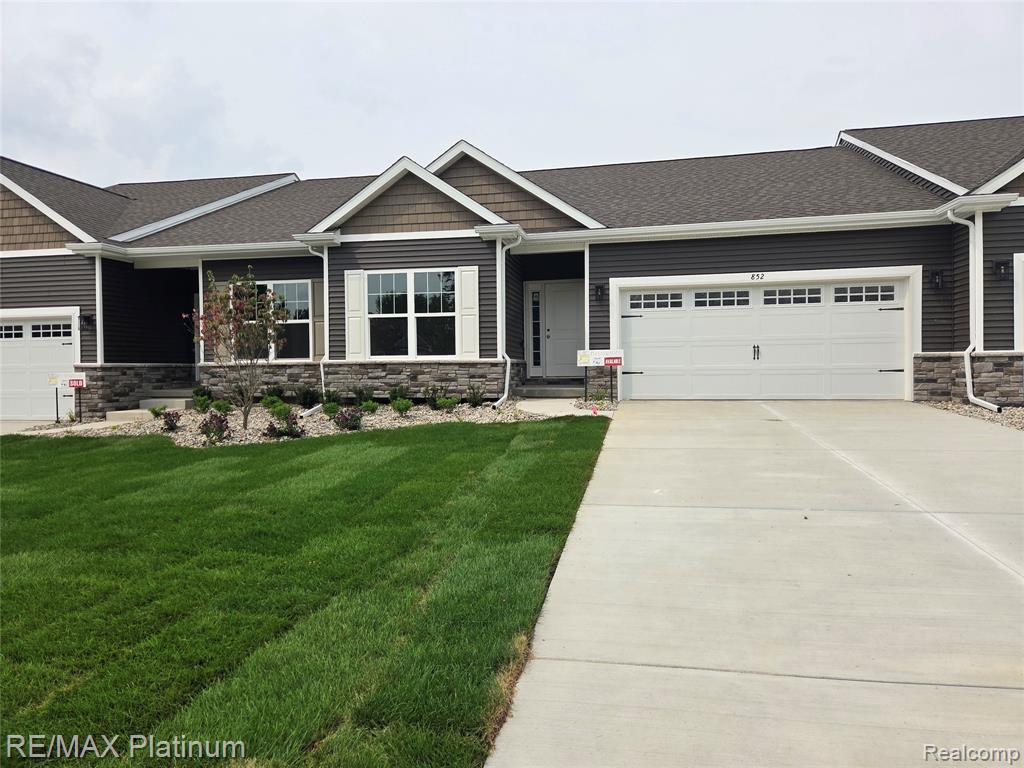 834 Oakwood Circle, 35, Fenton, MI 48430