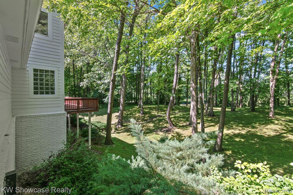 6255 WHISPERING MEADOWS Drive, White Lake, MI 48383 — Photo 48