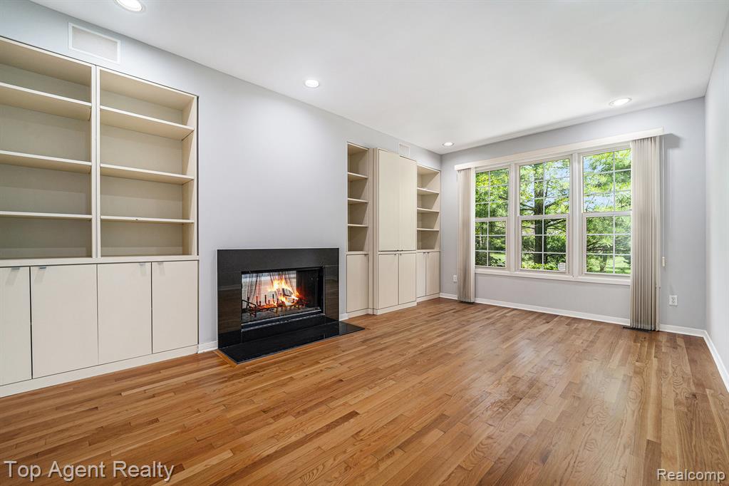 7369 Danbury Drive, West Bloomfield, MI — Photo 8