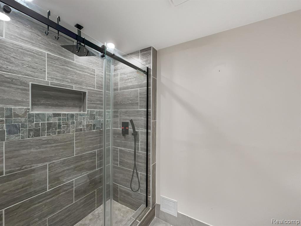 44385 FAIR OAKS Drive, Canton, MI 48187 — Photo 15