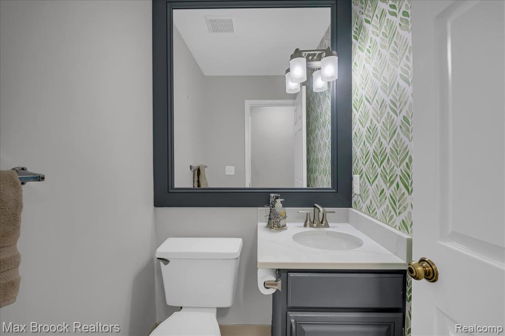 7617 Woodview Drive, Waterford, MI 48327 — Photo 17