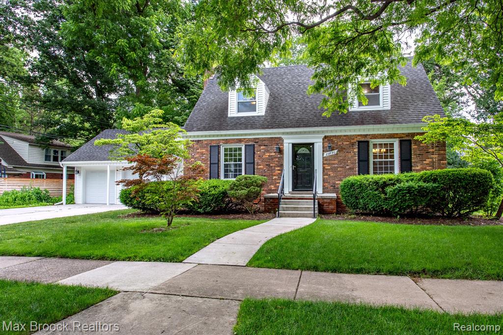25830 Berkley Avenue, Huntington Woods, MI — Photo 2