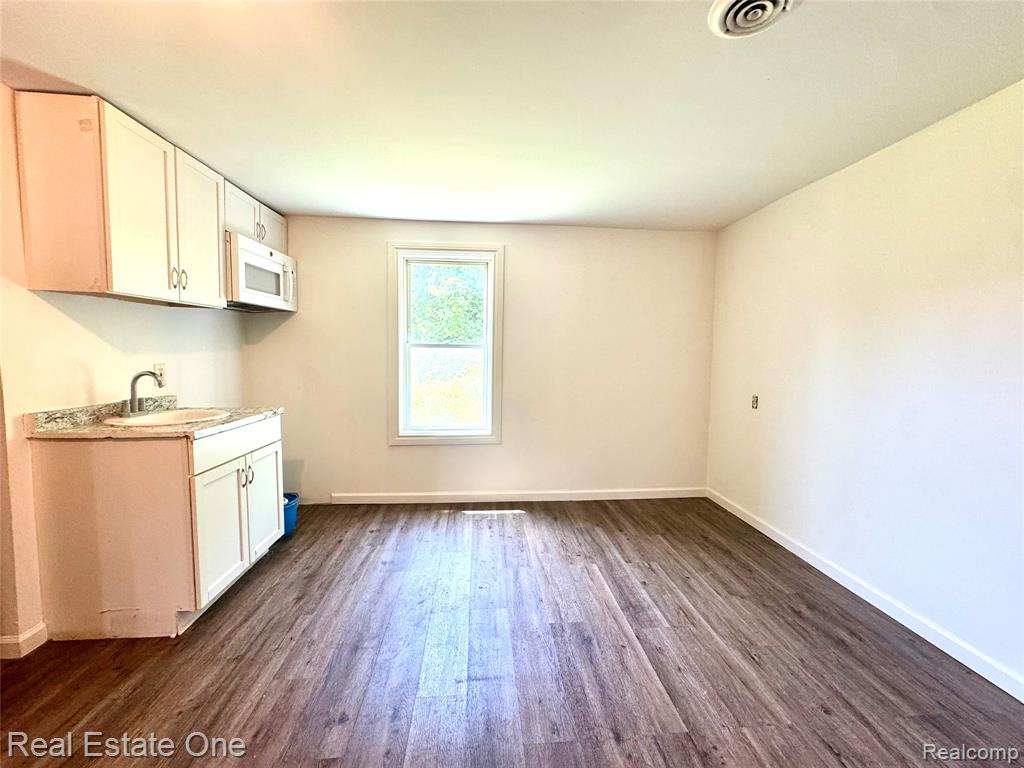 507 Lakeville Road, 7, Leonard, MI 48367 — Photo 3