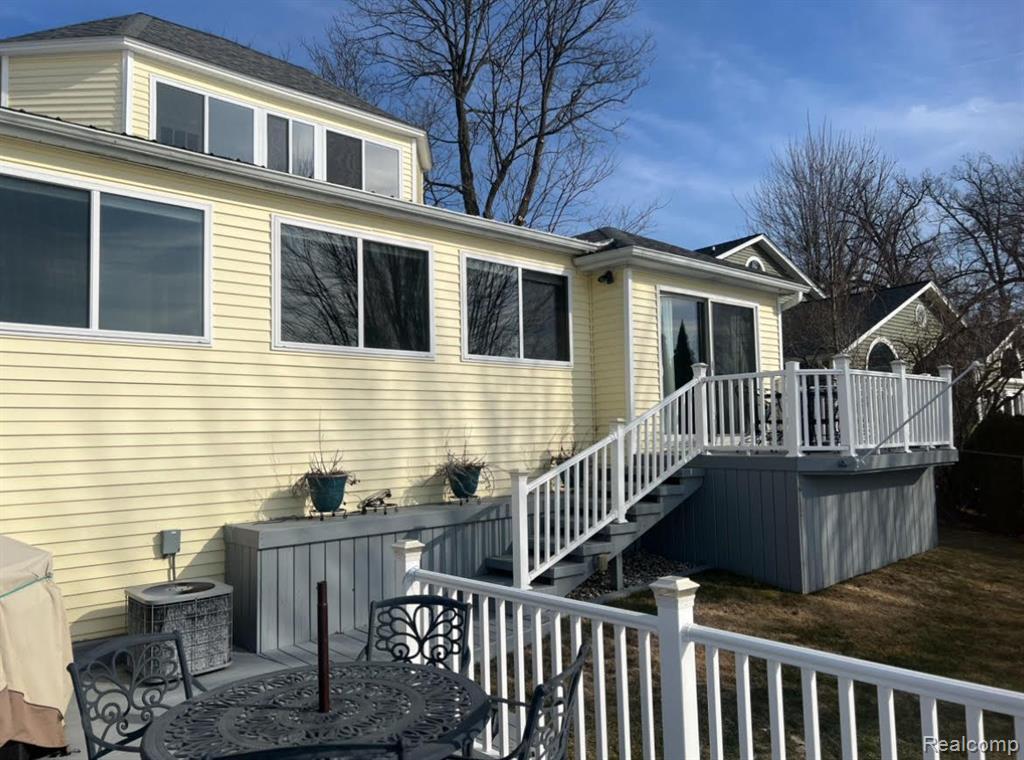 16 S NORTH SHORE Drive, Lake Orion, MI 48362 — Photo 9