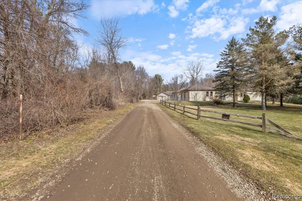 572 CASEMER Road, Lake Orion, MI — Photo 11