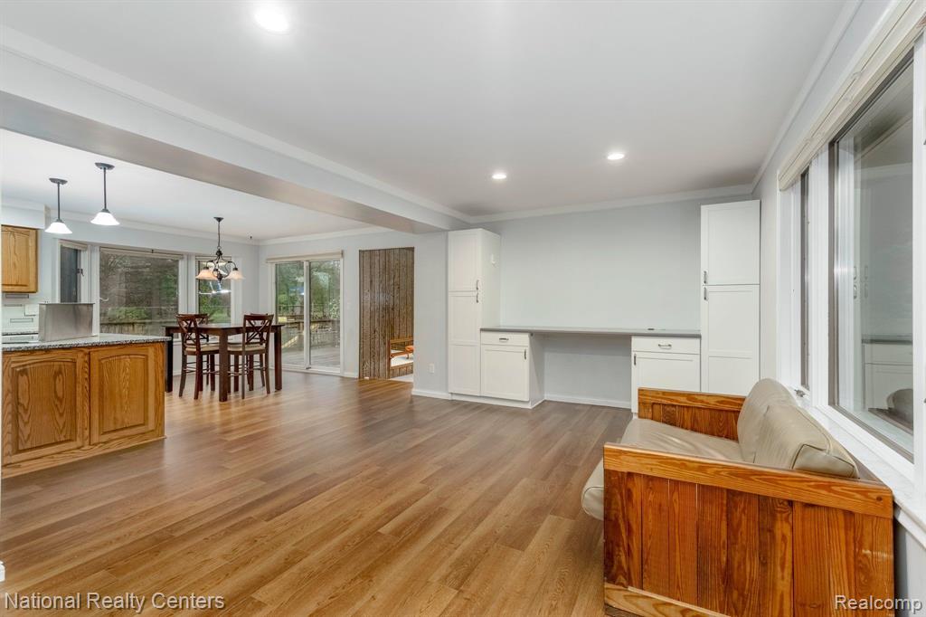 825 E WARDLOW Road, Highland, MI 48356 — Photo 8