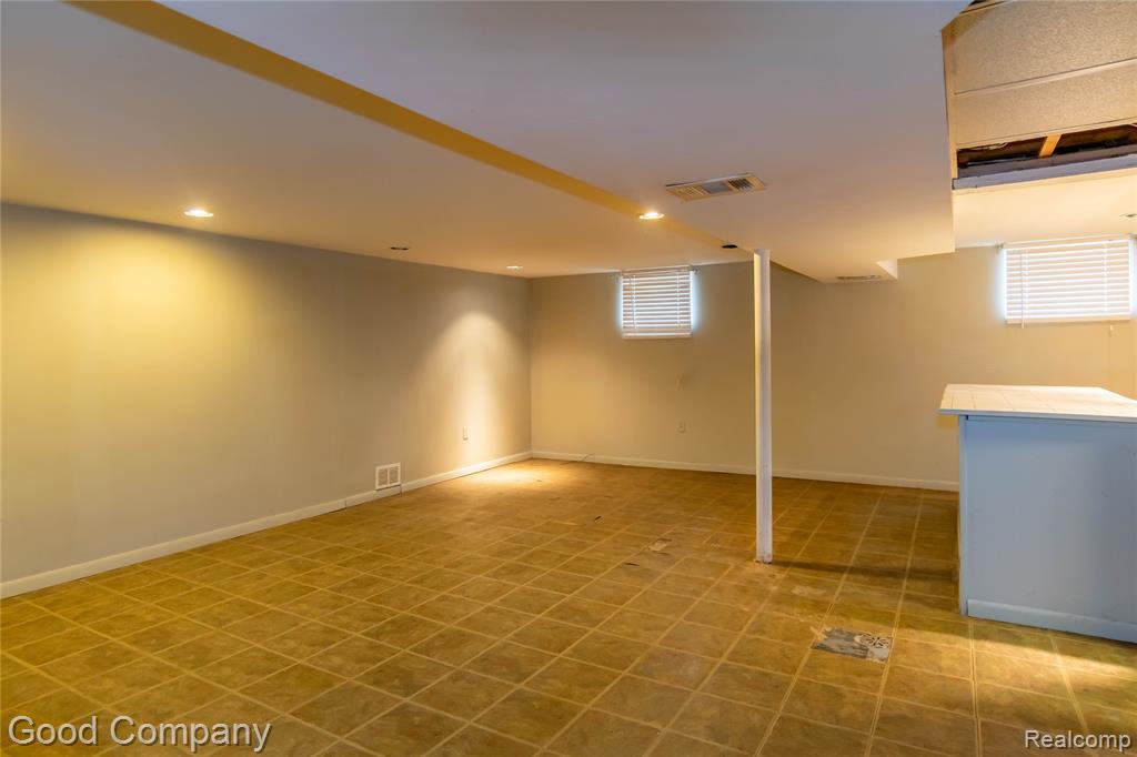 725 Duchess Street, Milford, MI 48381 — Photo 16