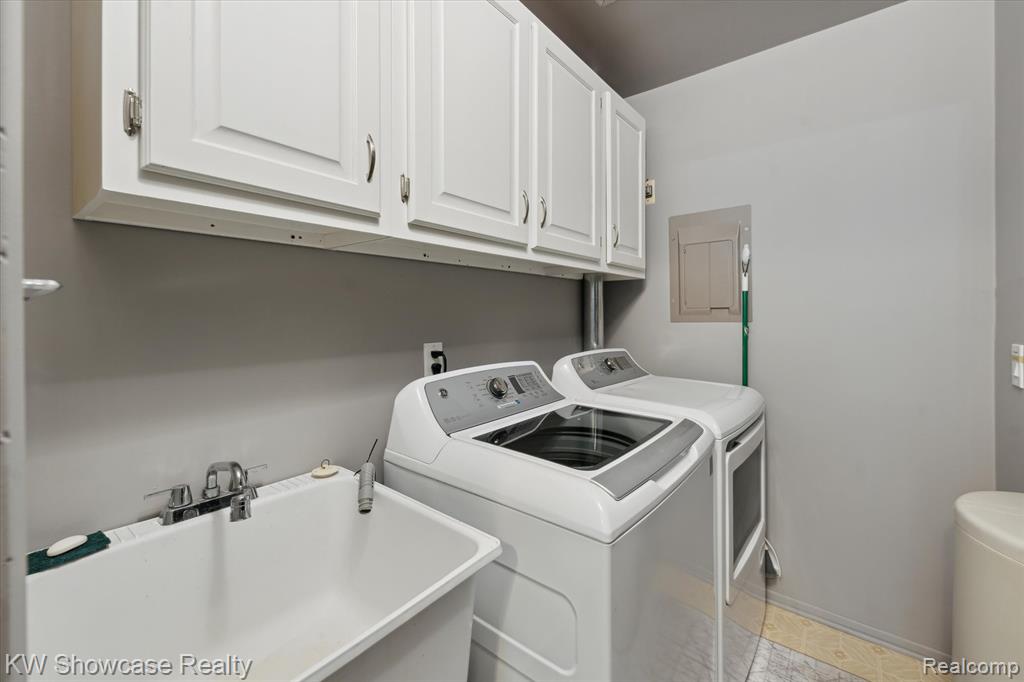 7783 Lake Ridge Drive, Waterford, MI 48327 — Photo 25