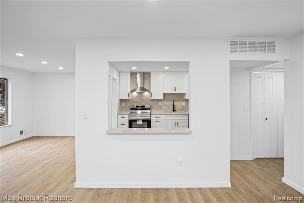 7443 Brynmawr Court, West Bloomfield, MI — Photo 12