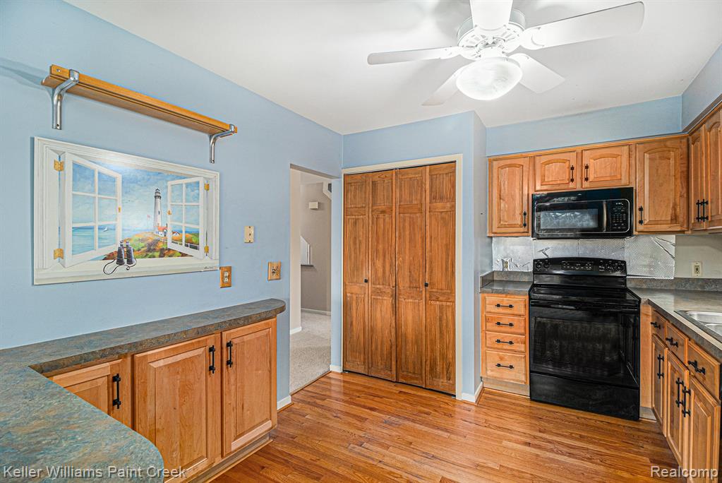 521 Oxford Court, Rochester Hills, MI 48307 — Photo 6