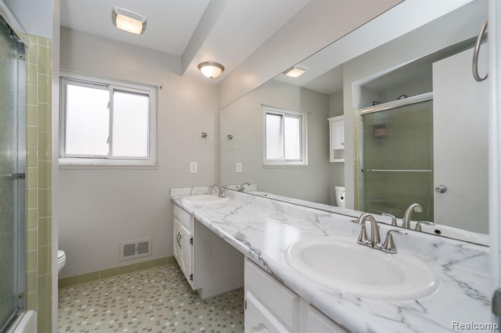 47303 Nola Drive, Macomb, MI 48044 — Photo 18