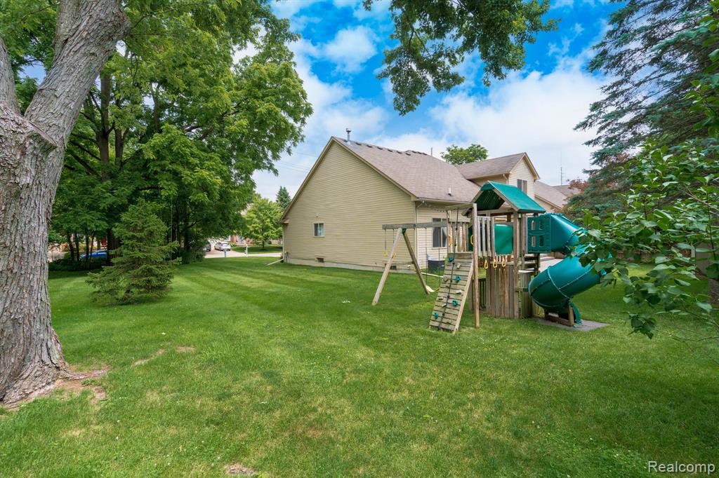 230 E Elizabeth Street, Lake Orion, MI 48362 — Photo 11