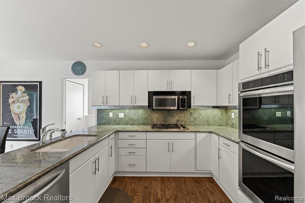 5725 Ridgewood Road, West Bloomfield, MI — Photo 11