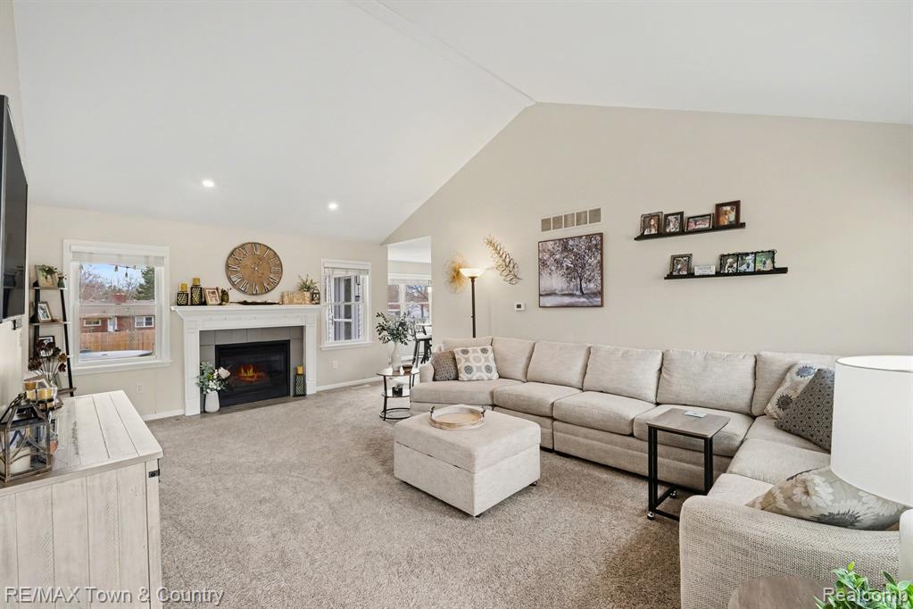 223 Primrose Lane, Flushing, MI 48433 — Photo 9