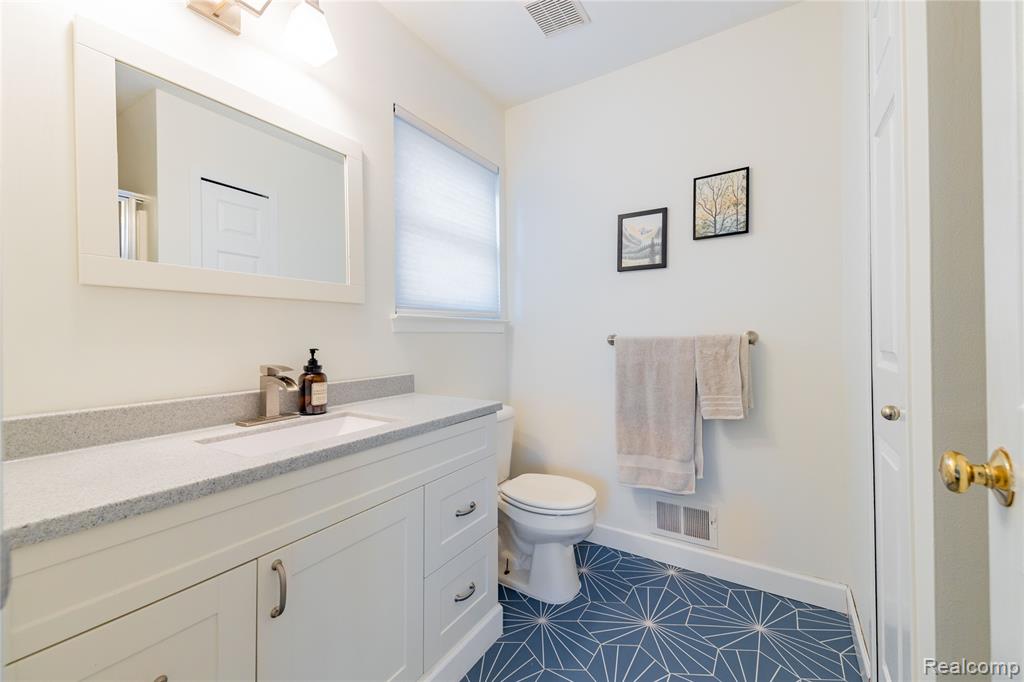 907 Huntclub Boulevard, Auburn Hills, MI 48326 — Photo 17