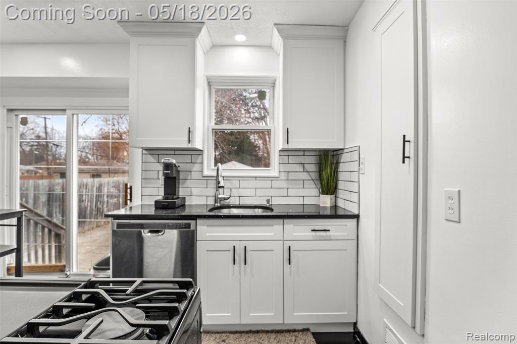 4115 Academy Street, Dearborn Heights, MI 48125 — Photo 11