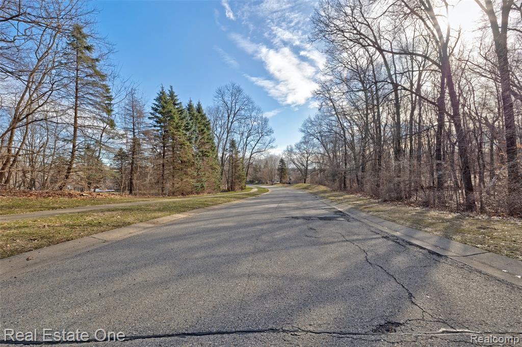 9889 Kingston Ridge, Clarkston, MI 48348 — Photo 35