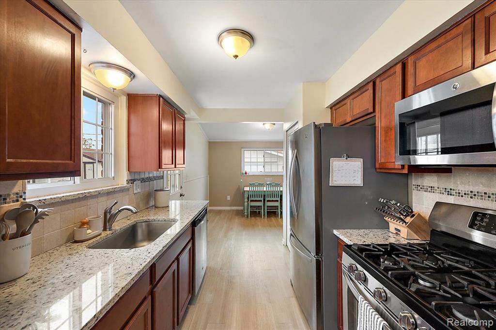 18053 S Wind Drive, Fraser, MI 48026 — Photo 21