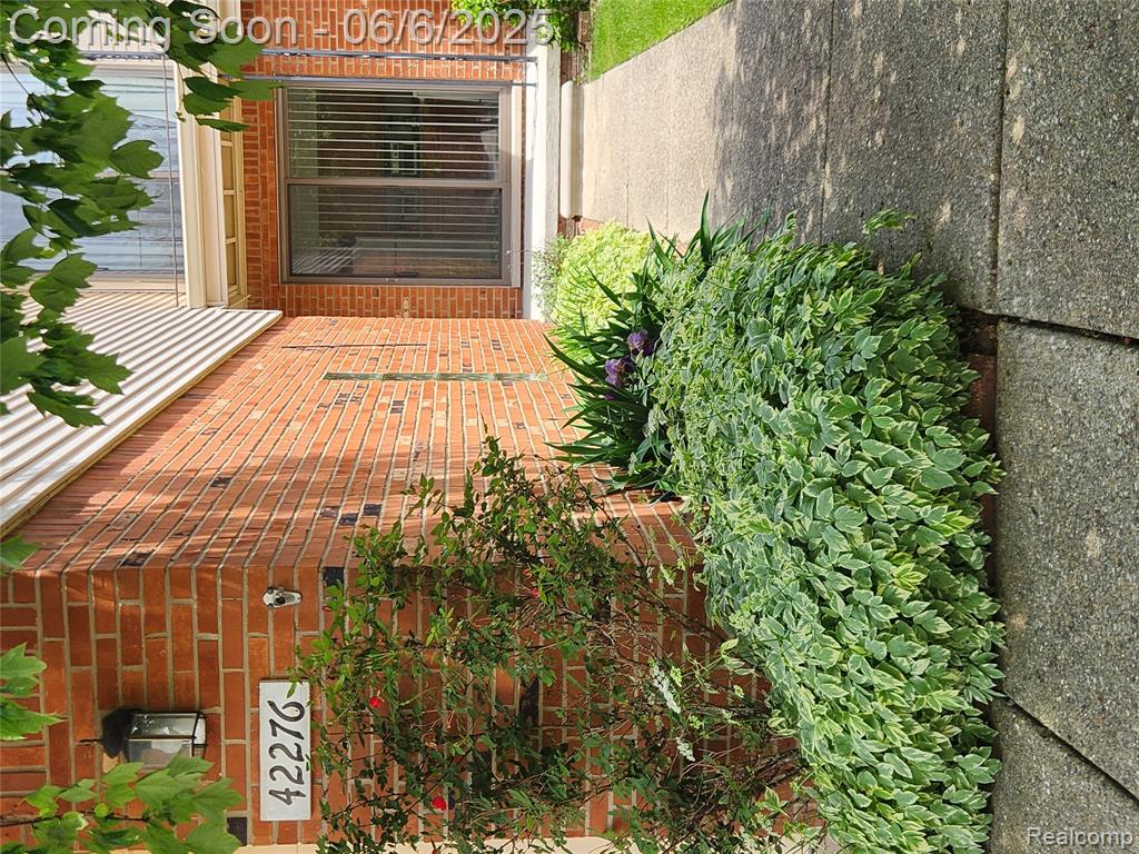 42276 Lochmoor Street, 56, Clinton Twp, MI 48038 — Photo 2