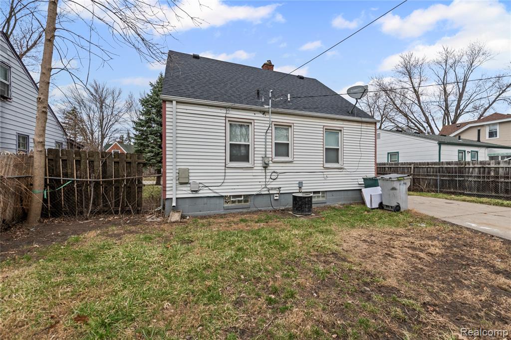 516 E Granet Avenue, Hazel Park, MI 48030 — Photo 8