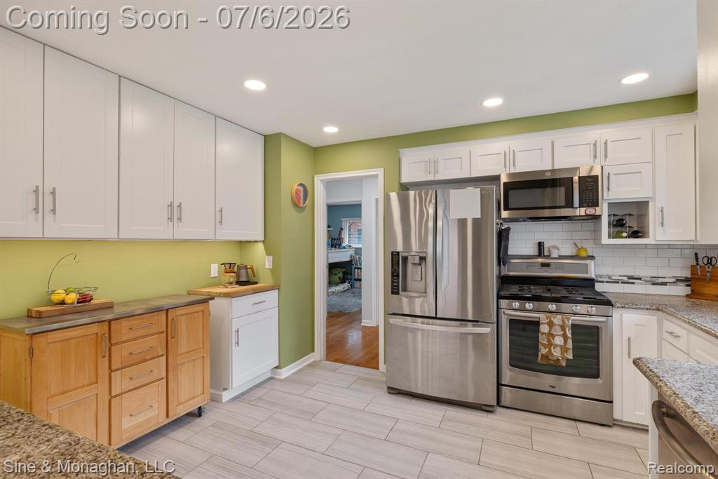 977 ROSLYN Road, Grosse Pointe Woods, MI 48236 — Photo 12