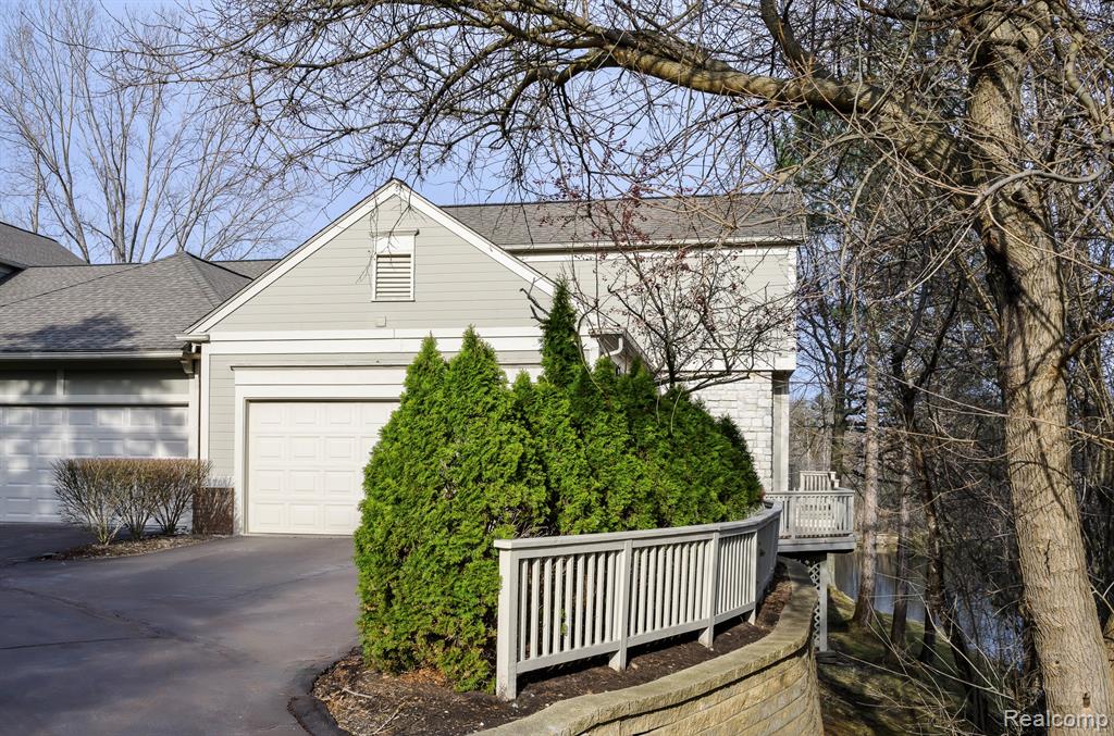 479 Newburne Pointe, Bloomfield Hills, MI 48304 — Photo 33