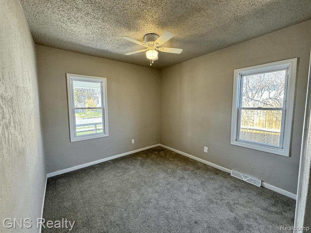 882 KENILWORTH Avenue, Pontiac, MI 48340 — Photo 11