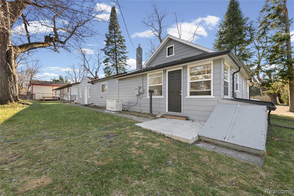 3575 Knollview Avenue, West Bloomfield, MI 48324 — Photo 3