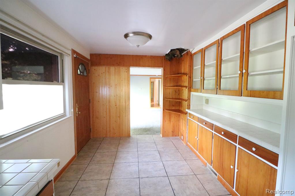 411 COMMONWEALTH Avenue, Flint, MI 48503 — Photo 6
