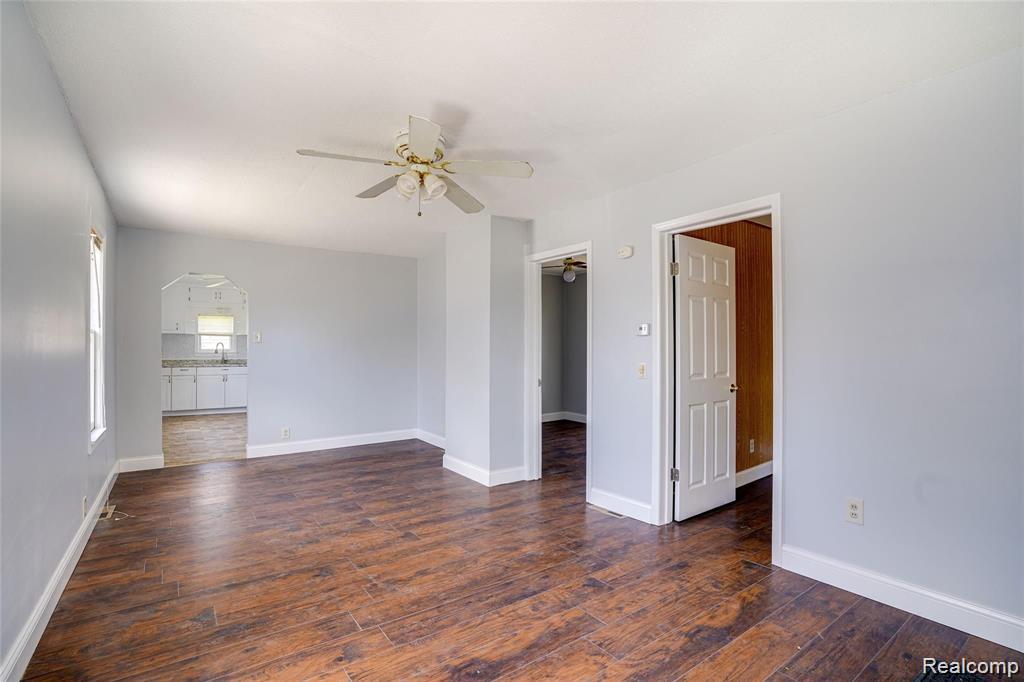 577 E BRICKLEY Avenue, Hazel Park, MI 48030 — Photo 5