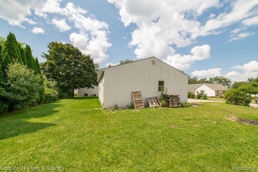 8119 FENTON Road, Grand Blanc, MI 48439 — Photo 32