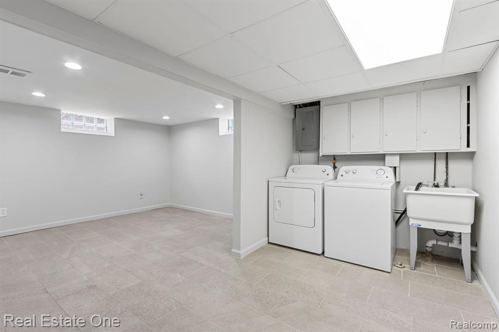 7267 FENTON Street, Dearborn Heights, MI 48127 — Photo 18