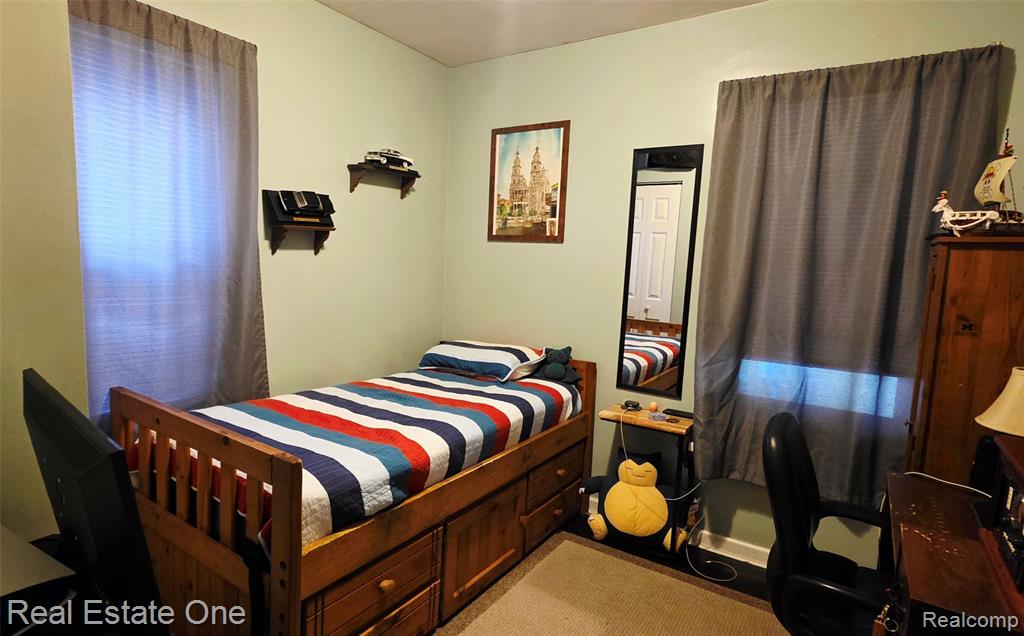 611 E Bernhard Avenue, Hazel Park, MI 48030 — Photo 12